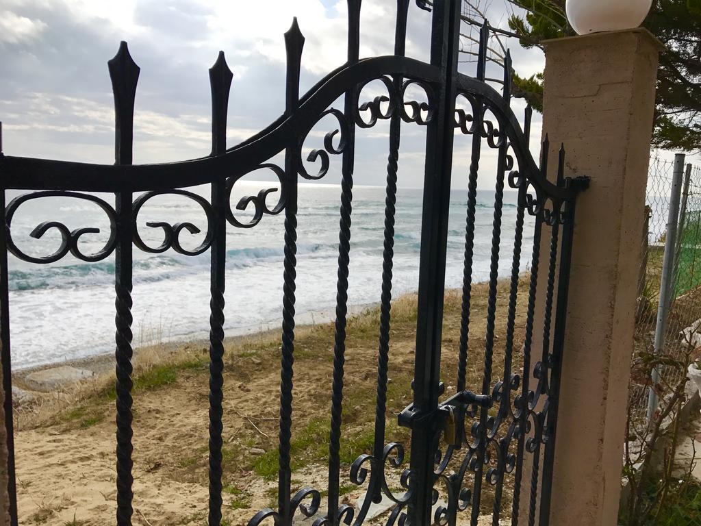 Holiday Home Sea Front Λουτρά Ελευθερών Εξωτερικό φωτογραφία
